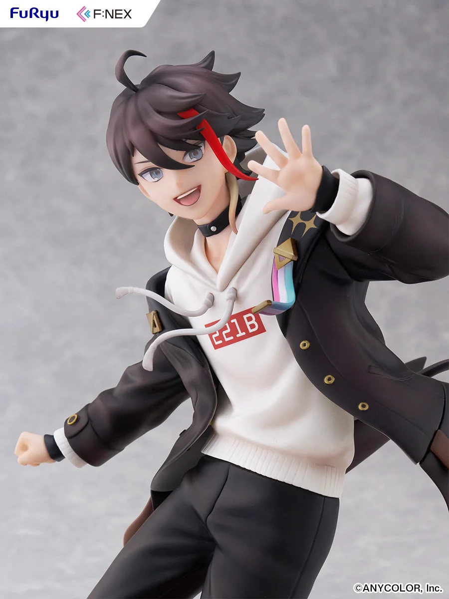 三枝明那フィギュアの上半身をグレー背景で捉えた接写カット2